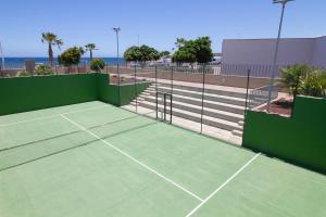 Tennis and/or squash facilities at MEDANO4YOU La Terraza Los Martines or nearby
