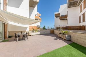 A balcony or terrace at MEDANO4YOU La Terraza Los Martines