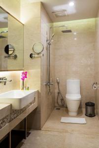 a bathroom with a sink and a toilet at Boudl Al Sahafa in Riyadh