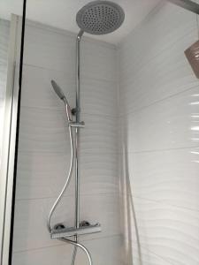 Kúpeľňa v ubytovaní Studio cabine climatisé rez de jardin plage 150m Boucanet