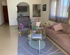 Χώρος καθιστικού στο Poolside Luxury Apartment with Patio 11A3S