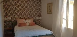 Łóżko lub łóżka w pokoju w obiekcie Jolie maison de ville La Petite Magnanerie