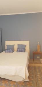 Łóżko lub łóżka w pokoju w obiekcie Jolie maison de ville La Petite Magnanerie