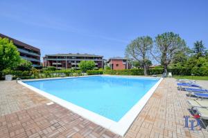The swimming pool at or close to Desenzanoloft Official Partner MARRIOTT Homes & Villas - Dolce vita with Garden and Pools