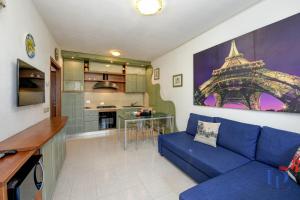 A kitchen or kitchenette at Desenzanoloft Official Partner MARRIOTT Homes & Villas - Dolce vita with Garden and Pools