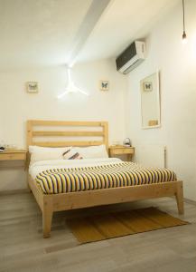 Ένα ή περισσότερα κρεβάτια σε δωμάτιο στο USHA Guest House
