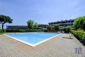The swimming pool at or close to Desenzanoloft Official Partner MARRIOTT Homes & Villas - Dolce vita with Garden and Pools