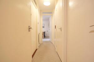 Снимка в галерията на Pass the Keys 1BR Modern Beautiful House Pass the Keys в Кеймбридж