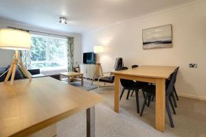 Телевизия и/или развлекателен център в Pass the Keys 1BR Modern Beautiful House Pass the Keys