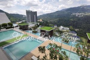 View ng pool sa Windmill Upon Hills - Luxurious Sky Villa - 360SkyPool - Heated Pool - Mountainous Genting View - Genting Highland by YourEasyStay o sa malapit