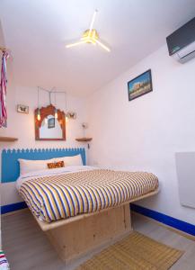 Ένα ή περισσότερα κρεβάτια σε δωμάτιο στο USHA Guest House