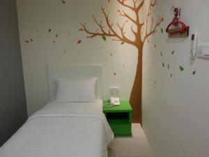 Llit o llits en una habitació de Hotel Strawberry Fields