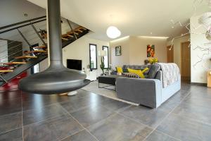a living room with a couch and a fireplace at La Villa des Temps Modernes in Albi