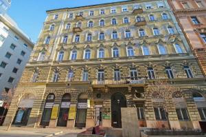 Budova, v ktorej sa apartmán nachádza