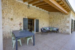A patio or other outdoor area at Pou Monjo