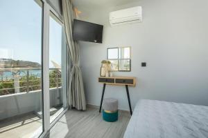 Imagen de la galería de Haraki Blue Dream Luxury Apartments, en Charaki