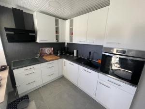 Kuchyň nebo kuchyňský kout v ubytování Apartmenthaus Frauenpreiss Whg 114 + 7 fotografií