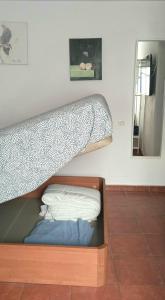 Een bed of bedden in een kamer bij Casa Pescado y mariposas