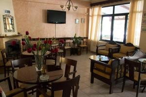 Restauracja lub miejsce do jedzenia w obiekcie Anixis Hotel