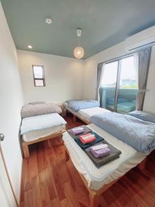 Кровать или кровати в номере KANRA ichinomiya