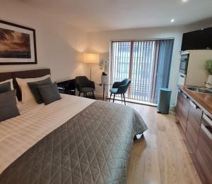 a large bedroom with a large bed and a kitchen at Sheffield City Centre Studio in Sheffield