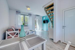 a living room with a vase on a table at PROFIL Family House in Pogorzelica