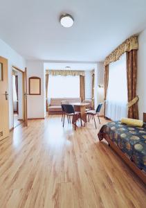 a living room with a bed and a table and chairs at Marel-Apartments U SOWY- Park- Polanica Zdrój in Polanica-Zdrój