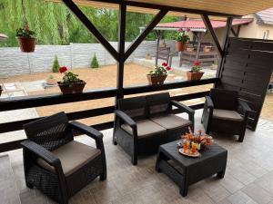 A seating area at Négy Évszak Vendégház