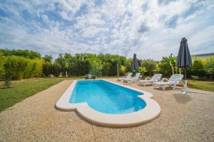 Bazén v ubytovaní Villa Chiara with Private Pool and garden alebo v jeho blízkosti
