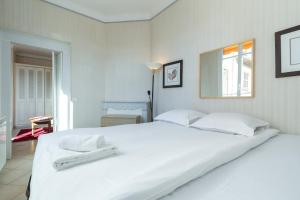 Fotografia z galérie ubytovania Three bedroom two bathroom apartment in center of Cannes on quiet street minutes from the Palais - 2002 v Cannes