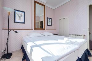 Fotografia z galérie ubytovania Three bedroom two bathroom apartment in center of Cannes on quiet street minutes from the Palais - 2002 v Cannes
