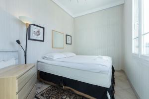 Fotografia z galérie ubytovania Three bedroom two bathroom apartment in center of Cannes on quiet street minutes from the Palais - 2002 v Cannes