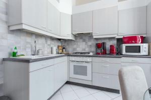 Fotografia z galérie ubytovania Three bedroom two bathroom apartment in center of Cannes on quiet street minutes from the Palais - 2002 v Cannes