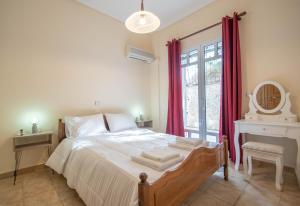 En eller flere senge i et værelse på Andelica Holiday Villa by "elite" + 42 billeder