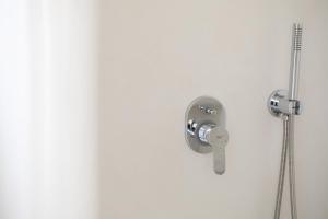 a shower with a key on a wall at Phos Boutique Apartments in Aegiali