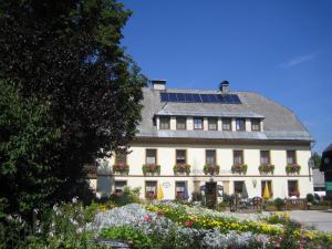 En have udenfor Gasthof Rüscher + 25 billeder