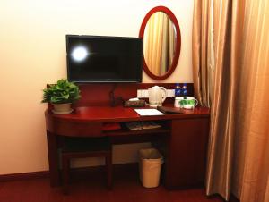 Een TV en/of entertainmentcenter bij Greentree Inn Mozitan Road Yiwu Small Commodities Wholesale City
