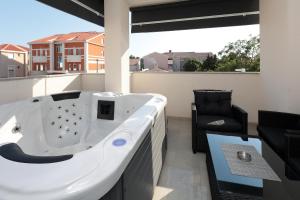 Fotografie z fotogalerie ubytování Central Apartment with Jacuzzi v Novalji