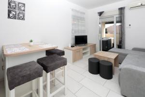 TV a/nebo společenská místnost v ubytování Central Apartment with Jacuzzi
