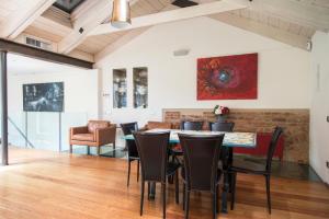 Posedenie v ubytovaní YouHosty - Luxury Town House + 8 fotografií