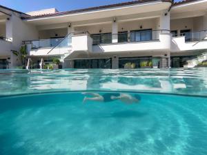 Bazén v ubytování Melite Luxury Rooms & Apartments nebo v jeho okolí