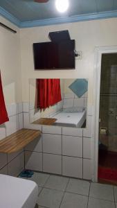 a small room with a bed and a tv on a wall at Hotel Diamantina Av Brigadeiro Bela Vista SP in São Paulo