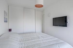 Televízia a/alebo spoločenská miestnosť v ubytovaní À 500m de la plage, appartement pour 7