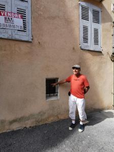 Goście zatrzymujący się w obiekcie Le Cocon en plein centre du village médiéval de Mougins vue mer