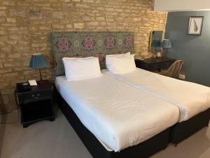 A bed or beds in a room at Jersey Arms Hotel Bicester