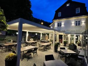 Restoran või mõni muu söögikoht majutusasutuses Hotel-Gasthof Hüttensteinach +37 fotot