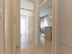 Televízia a/alebo spoločenská miestnosť v ubytovaní Crystal Apartment