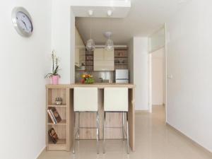 Kuchyňa alebo kuchynka v ubytovaní Crystal Apartment
