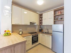 Kuchyňa alebo kuchynka v ubytovaní Crystal Apartment