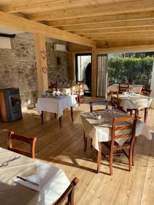 a restaurant with tables and chairs in a room at Agriturismo I Chiosi in Comano